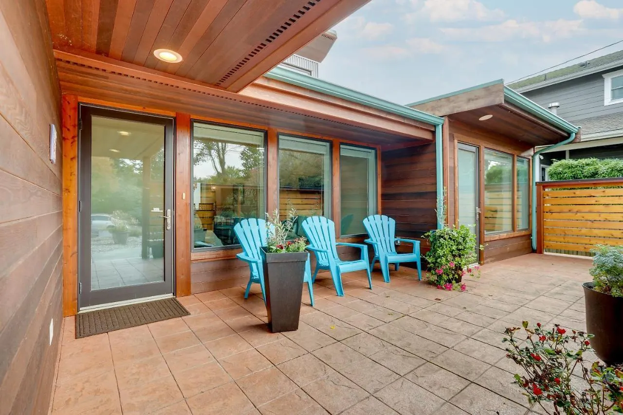 Holiday home Beautiful Seattle Home With Patio About 9 Mi To Downtown